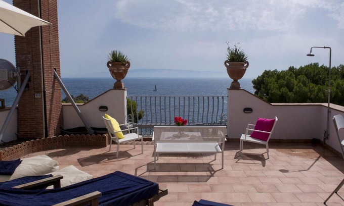 Mazzaro House | House Priscilla Taormina sea terrace with Jacuzzi