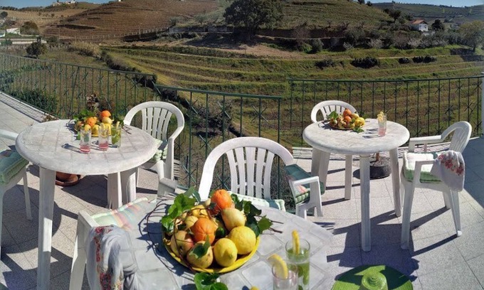 Santa Marta de Penaguiao House | House at the Bottom of the Village