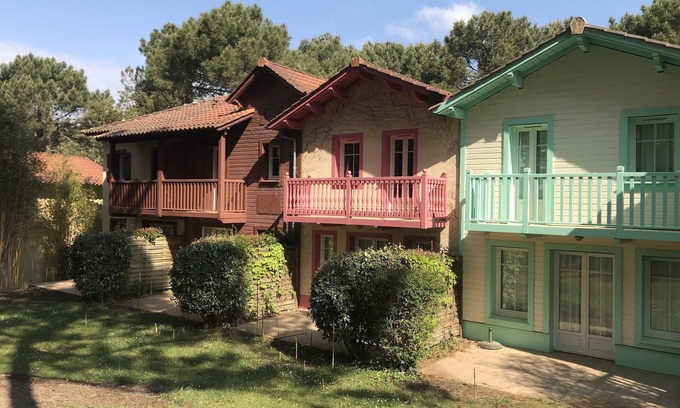 Lacanau-Ocean House | House sleeps 4/5 with large heated summer pool in private grounds.