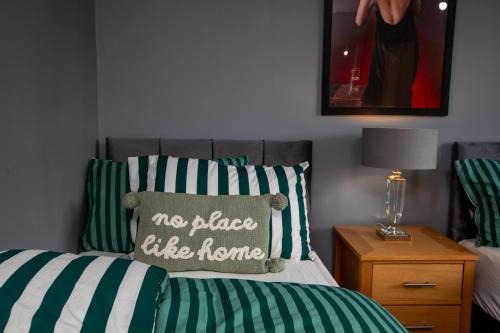 Sheffield House | House -Sleeps 8 parking suitable for contractors