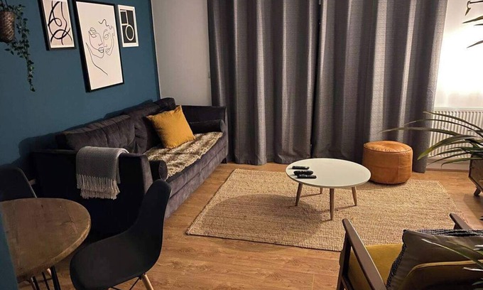 Newark upon Trent House | House-Sleeps3-Parking-Garden-PetFriendly