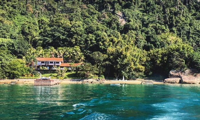 Japuiba House | House standing on the sand with spectacular view