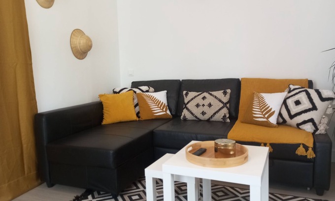 Chorges House | House T2 in Chorges center, quiet, garden, air conditioning