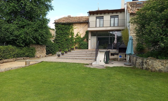 Pradena Cottage | House the three walnuts
