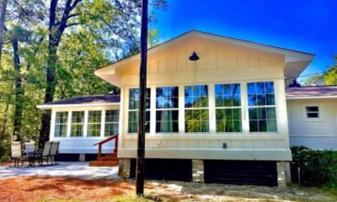 Hattiesburg House | House - The Lake House
