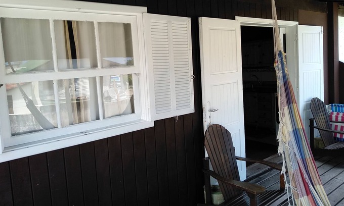 Quatro Ilhas Ski Chalet | House to 50 mt beach of 4 Islands, with view.