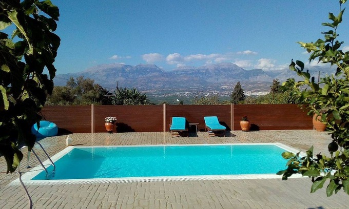 Sivas House | House Veggera - private swimming pool