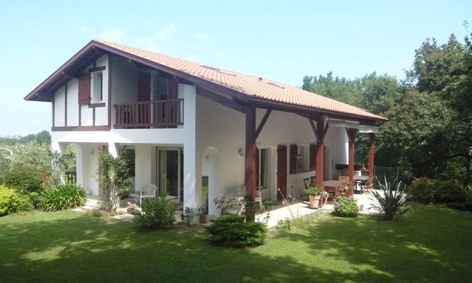 Arbonne House | House/Villa - Arbonne