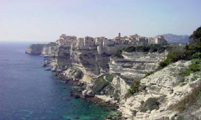 Bonifacio Villa | House /Villa - BonifacioHouse with garden