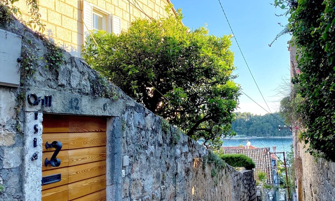 Cavtat Old Town House | House Villa Vista Old Town - Four Bedroom House with Terrace and Sea View