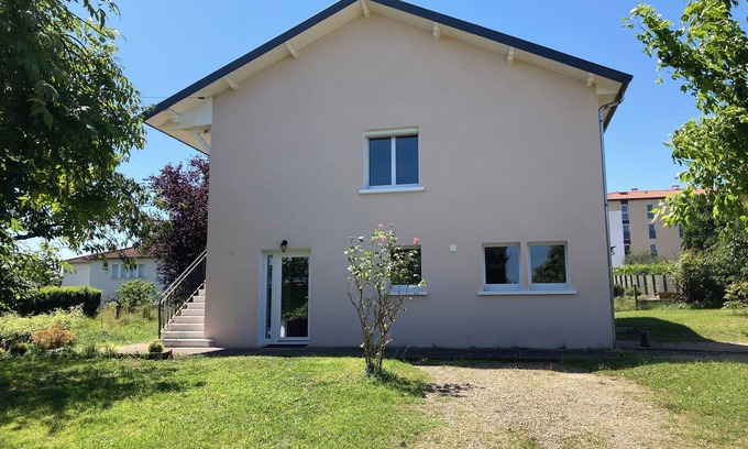 Gleize House | House Villefranche-sur-Saône sleeps 10 half city, half country