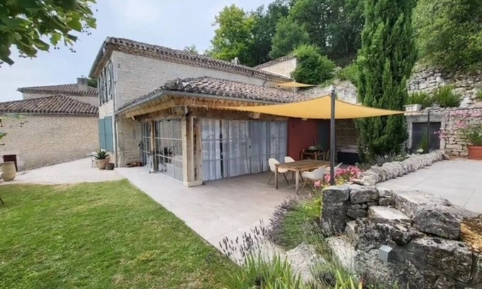 Montcuq House | House with panoramic view, spacious rooms, swimming pool and quiet for 4 people
