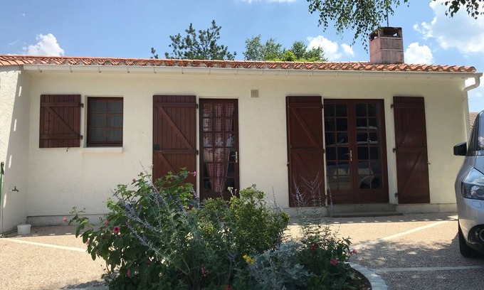 Saint-Vincent-sur-Jard Villa | house with fenced in subdivision quiet environment.