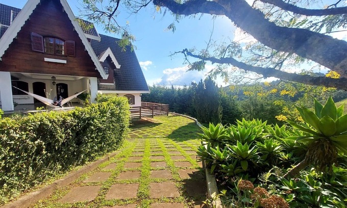Campos do Jordao House | House with 05 Suites - High Mountain, Beautiful View, Nature and Tranquility