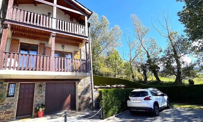 Osseja Apartment | House with 2 terraces, garden and collective swimming pool with open views of the mountains