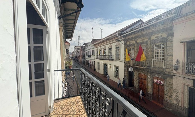 San Blas House | House with 5-bedroom 5 bathrooms in charming Colonial Cuenca Center - Casa 621