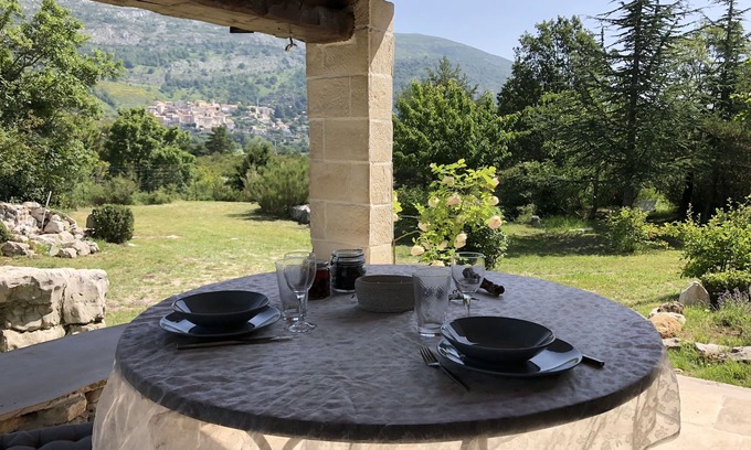Coursegoules House | House with a magical view of the medieval village of Coursegoules. 30 min from the beaches