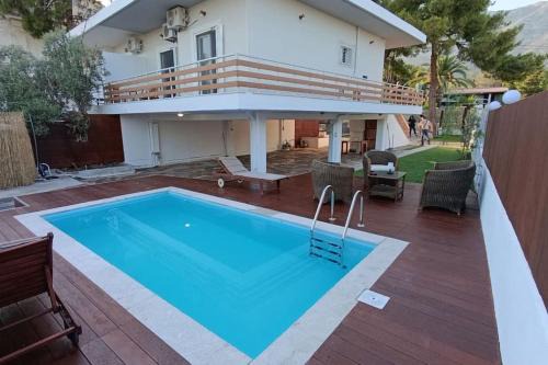 Kineta House | House with a pool, 2' from the beach