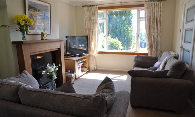Ravelston House | House With Beautiful Views to Edinburgh Skyline