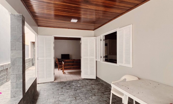 Alexandra House | House with pool 50m from the sea