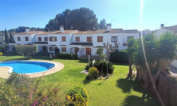 L'Escala House | HOUSE WITH COMMUNITY POOL 1KM FROM EMPURIES BEACHES