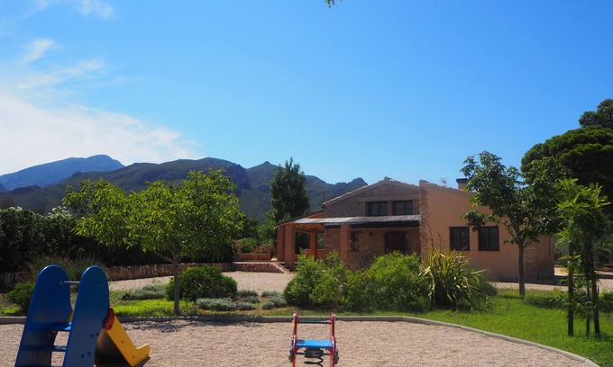 Tortosa Cottage | House with garden, basketball, tennis. Close to the sea and the mountain. Families
