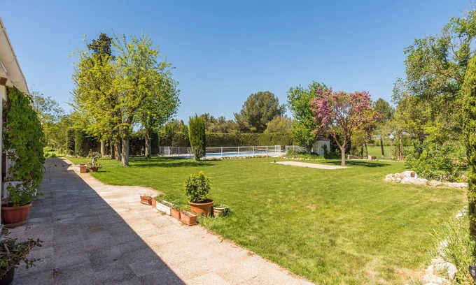 Horcajo de Santiago House | House with pool in the countryside 11 to 14 people, ideal for groups