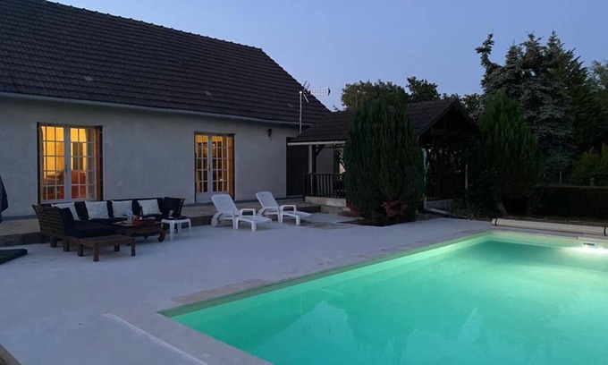 Nogent-sur-Vernisson House | House with heated swimming pool 130 km from Paris