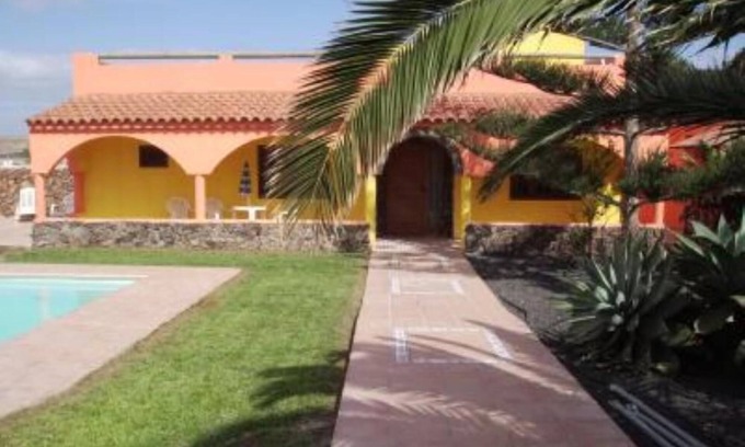 Lajares House | House with garde natural grass & warm pool/volcanic atmofera