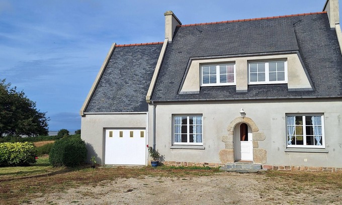 Kerlouet House | House with garden and sea view