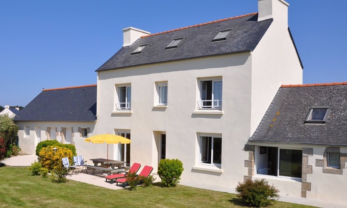 Lannilis House | House with garden, close to the sea.