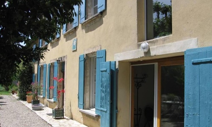 Montfavet Apartment | House with garden