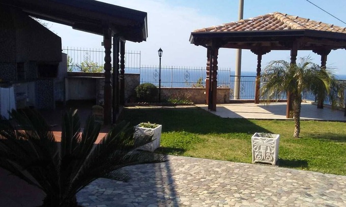 Cucco-Riviere House | House with garden, gazebo, barbecue, pizza oven, and a view of Isola Cirella