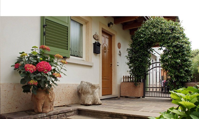 Giovo House | House with garden in the middle of the terraced vineyards of the Cembra Valley