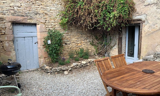 Noyers-sur-Serein House | House with garden in village center