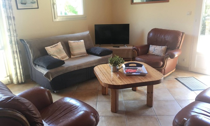 Lannilis Cottage | House with heated pool and close to beaches in Lannilis