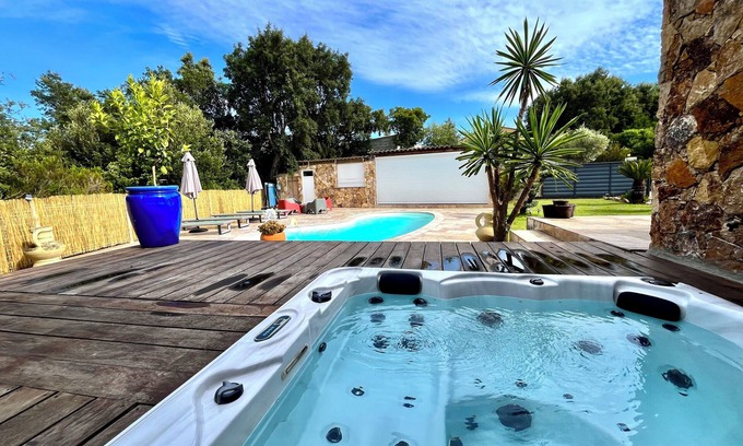 Tallone Villa | House with heated pool and jacuzzi