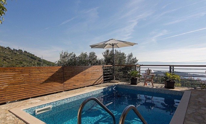 Makarska House | House with heated pool, terrace with sea view, 2 bedrooms, quiet location