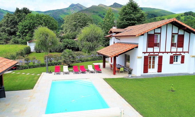 Sare House | HOUSE WITH HEATED POOL, IN ONE OF THE MOST BEAUTIFUL VILLAGES IN FRANCE.
