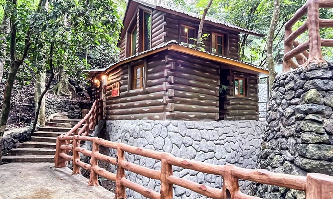 Tuba Cabin | House with hot pool and forest view, Baguio. Tuba, Benguet.