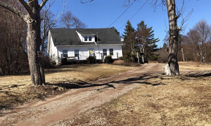 Pownal House | House with Hot tub and fire pit sleeps 12 handy Charlottetown and beaches