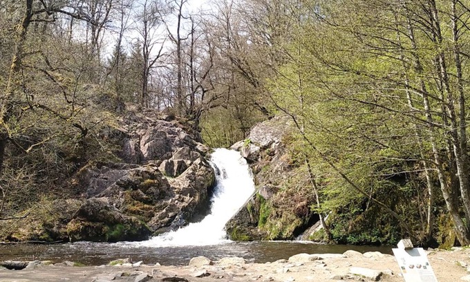 Gouloux Cottage | House with large garden 15min walk from Saut de Gouloux