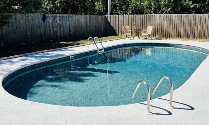 Clearwater House | House with pool 5.4 miles to Honeymoon Island.