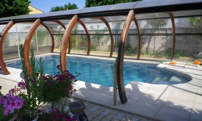 Route d'Arles House | House with pool and garden House with pool and garden