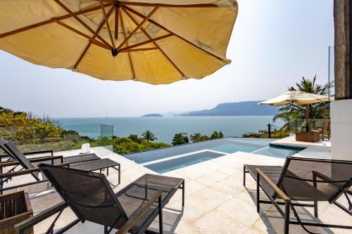 Praia de Itapecerica House | House with pool in condo and leisure by the sea