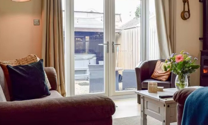 Walcote House | House With Private Hot Tub & All en suite rooms central UK