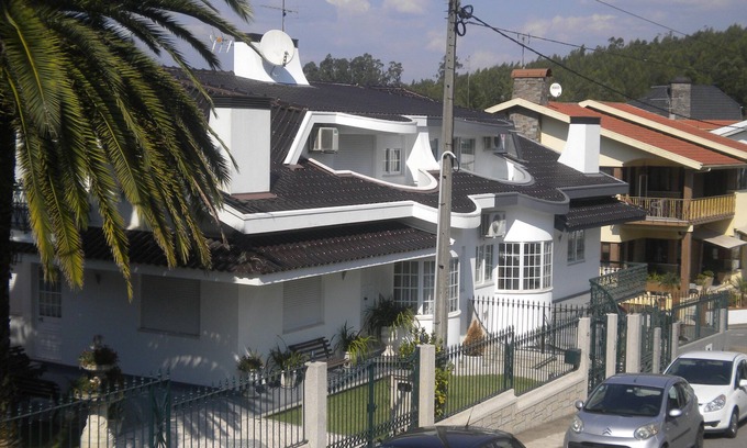 Santa Maria da Feira House | House with 4 bedroom apartment with pool churasqueira terrace, 25 km from Porto