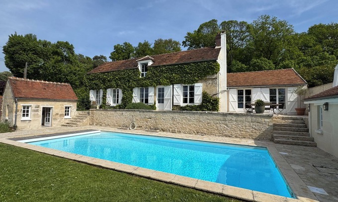 Apremont House | House with the Pool near the Polo Club of Chantilly!