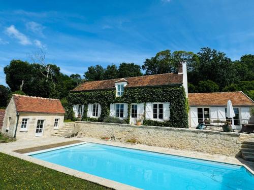 Apremont Villa | House with the Pool near Polo club Chantilly