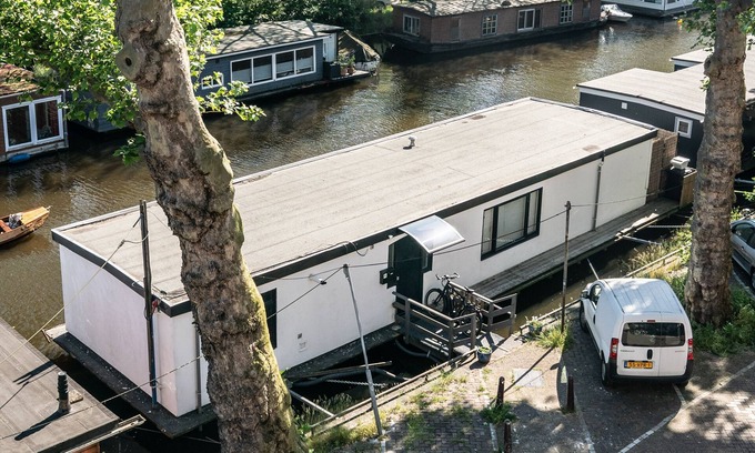 De Weteringschans Boat Rental | Houseboat-Amsterdam-center